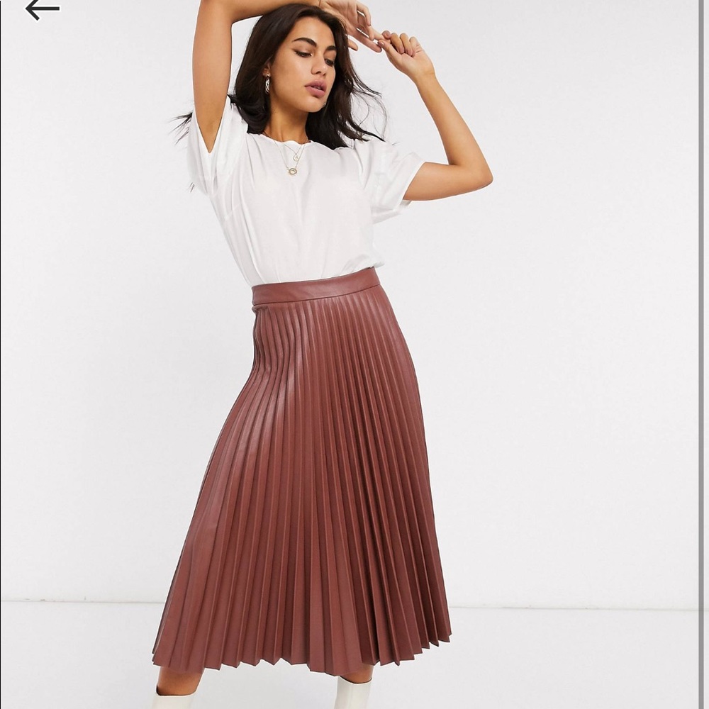 Faux leather pleated skirt